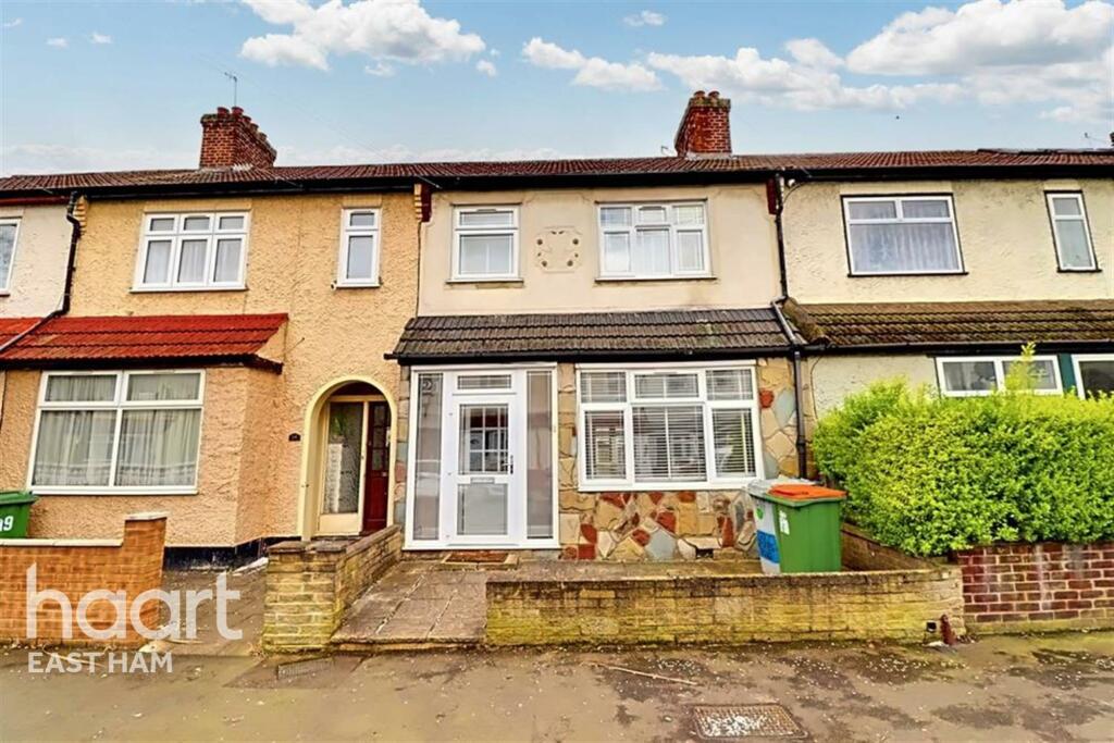 3 bedroom terraced house for rent in Stokes Road - East Ham - E6