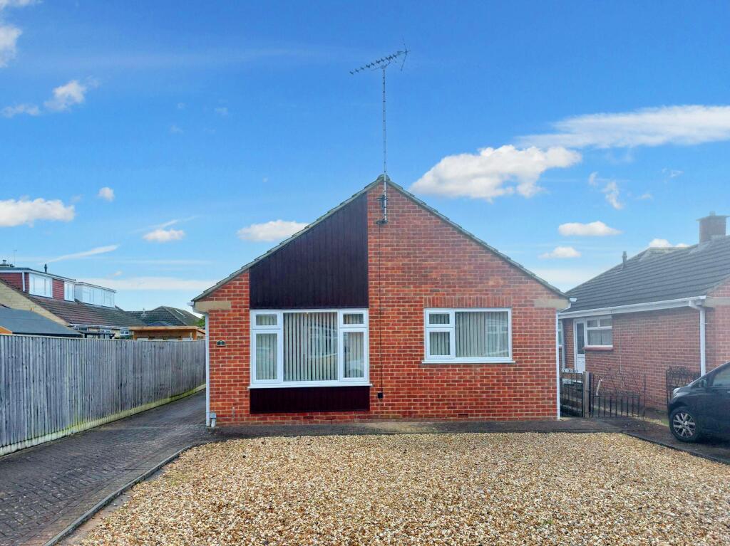 2 bedroom detached bungalow for sale in Wey Close, Swindon, Wiltshire, SN25