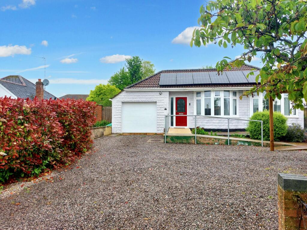 3 bedroom detached bungalow for sale in Purton Road, Swindon, Wiltshire