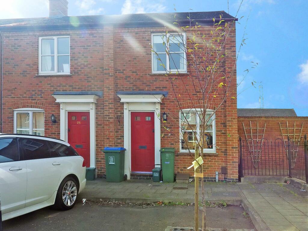 2 bedroom terraced house for rent in Kingsgate, Aylesbury