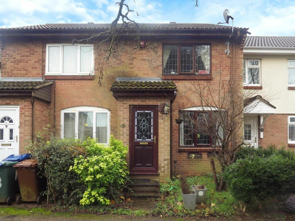 2 bedroom terraced house for sale in Glyndebourne Gardens, Banbury