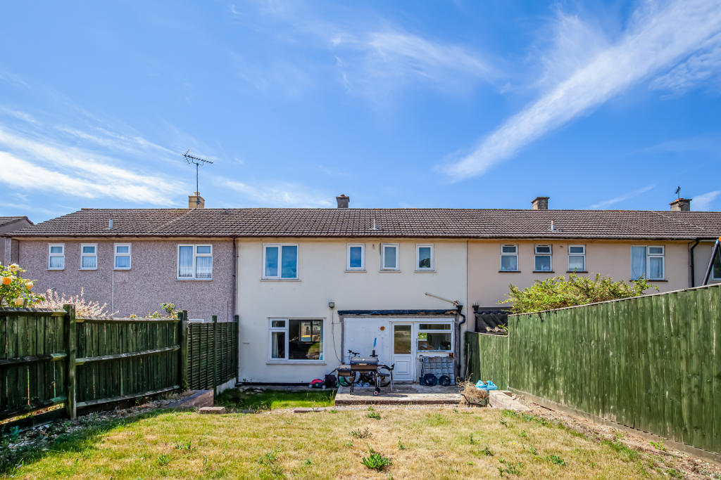 3 bedroom terraced house for sale in Winterslow Road, Swindon