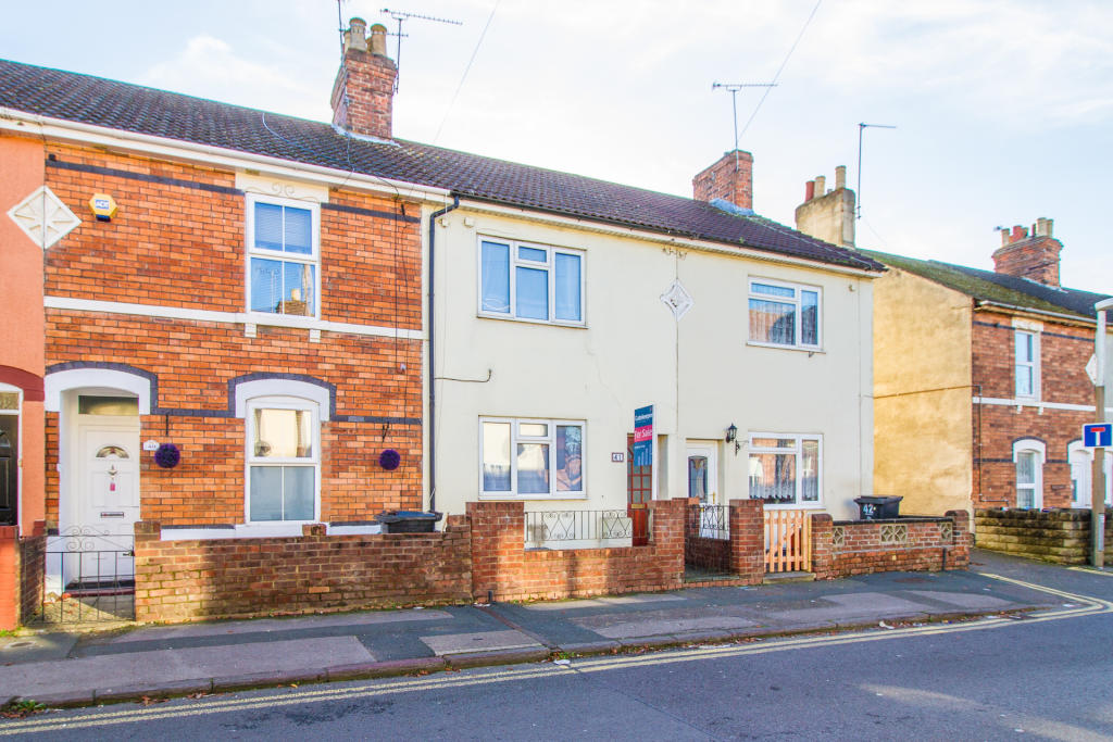 2 bedroom terraced house for sale in Redcliffe Street, Swindon