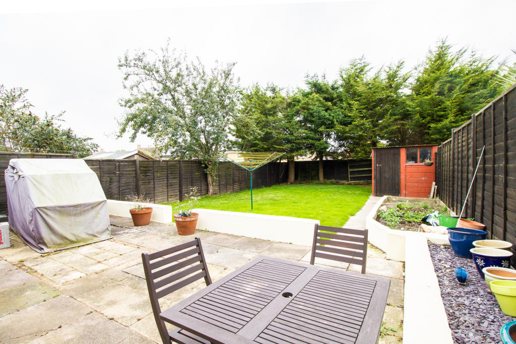 3 bedroom semidetached house for sale in Beech Avenue, Swindon