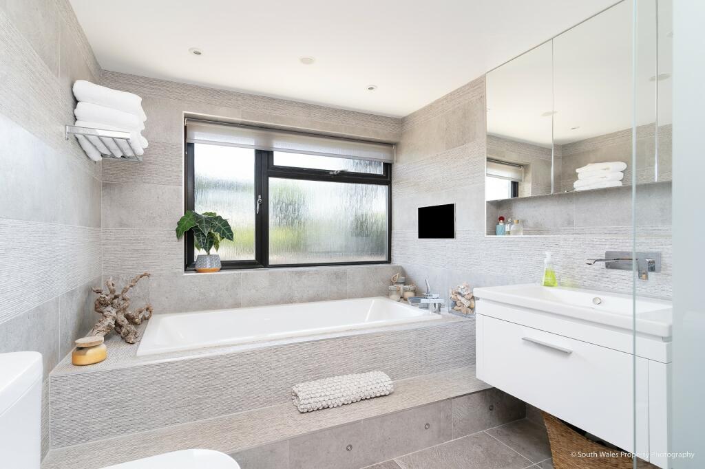Additional property image - Old Orchard, 7 Merevale, Dinas Powys, The Vale Of Glamorgan. CF64 4HS