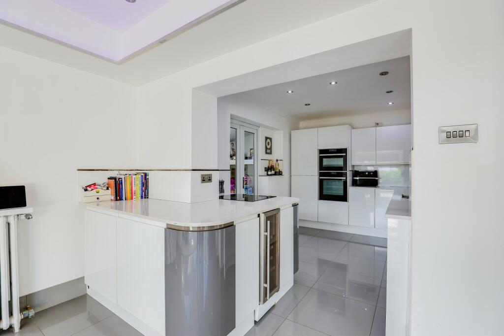 Additional property image - Highwalls Road, Dinas Powys, The Vale Of Glamorgan. CF64 4AJ