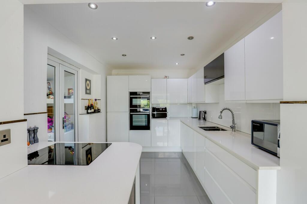 Additional property image - Highwalls Road, Dinas Powys, The Vale Of Glamorgan. CF64 4AJ