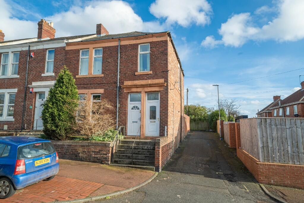 2 bedroom ground floor flat for sale in Faraday Grove, Bensham