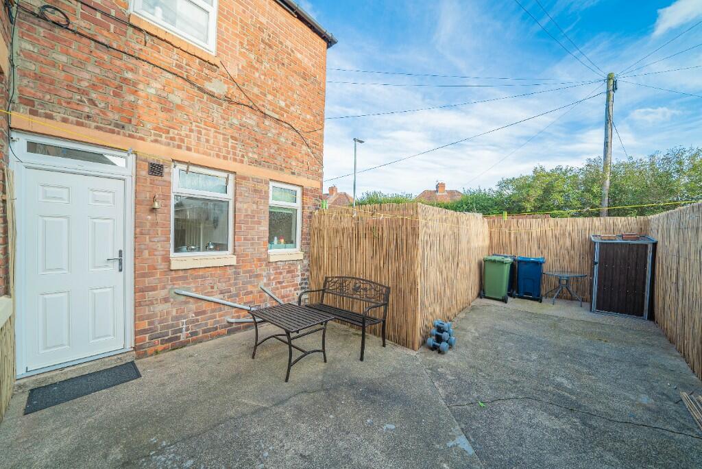 2 bedroom ground floor flat for sale in Faraday Grove, Bensham