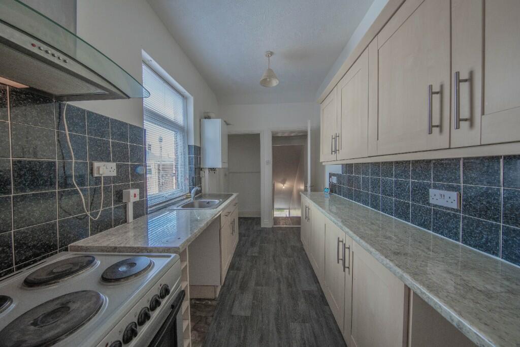 2 bedroom flat for sale in Carr Hill Road, Deckham, Gateshead, Tyne And