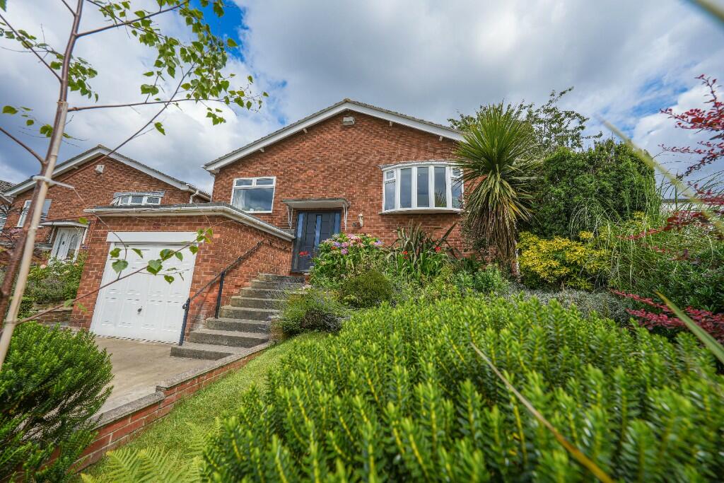 3 bedroom detached bungalow for sale in Kenilworth View, Harlow Green