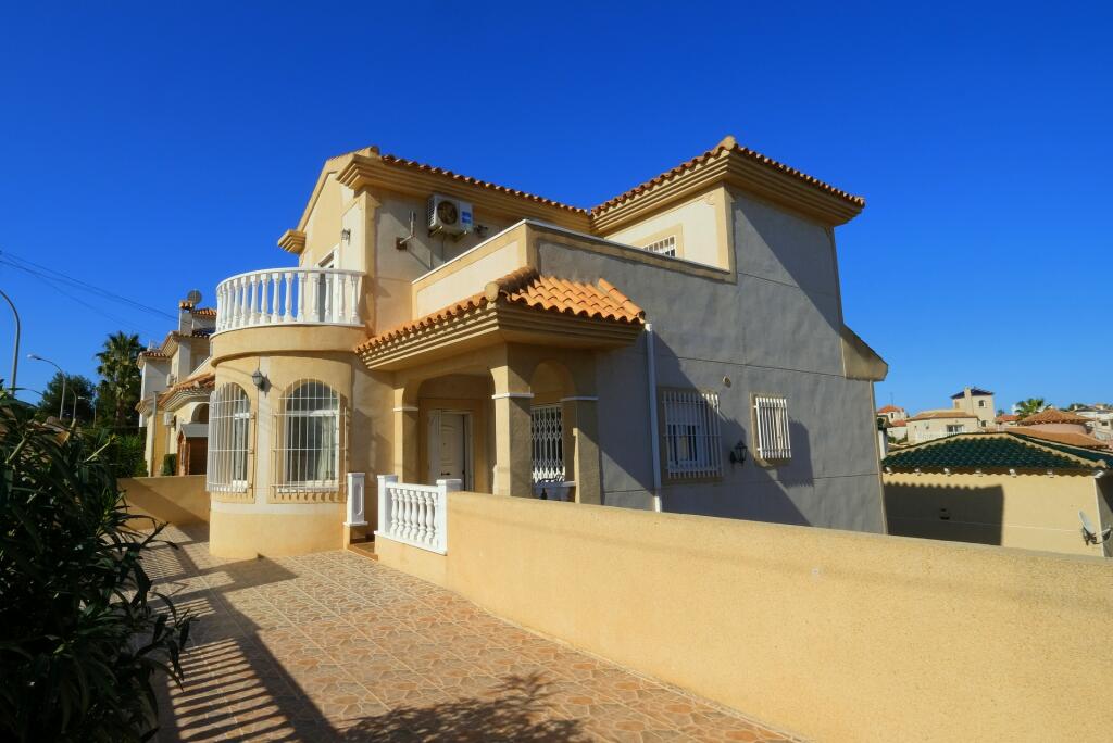 3 bedroom villa for sale in Valencia, Alicante, Villamartin, Spain