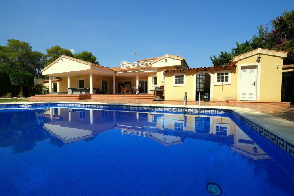 Main image of property: Valencia, Alicante, Villamartin