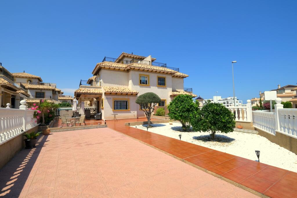 Main image of property: Valencia, Alicante, La Zenia