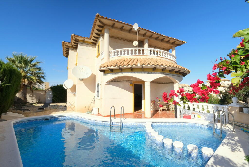 Main image of property: Valencia, Alicante, Playa Flamenca