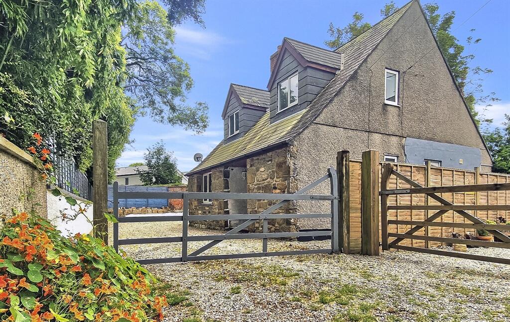 3 bedroom detached bungalow for sale in Alverton Cottages, Penzance, TR18