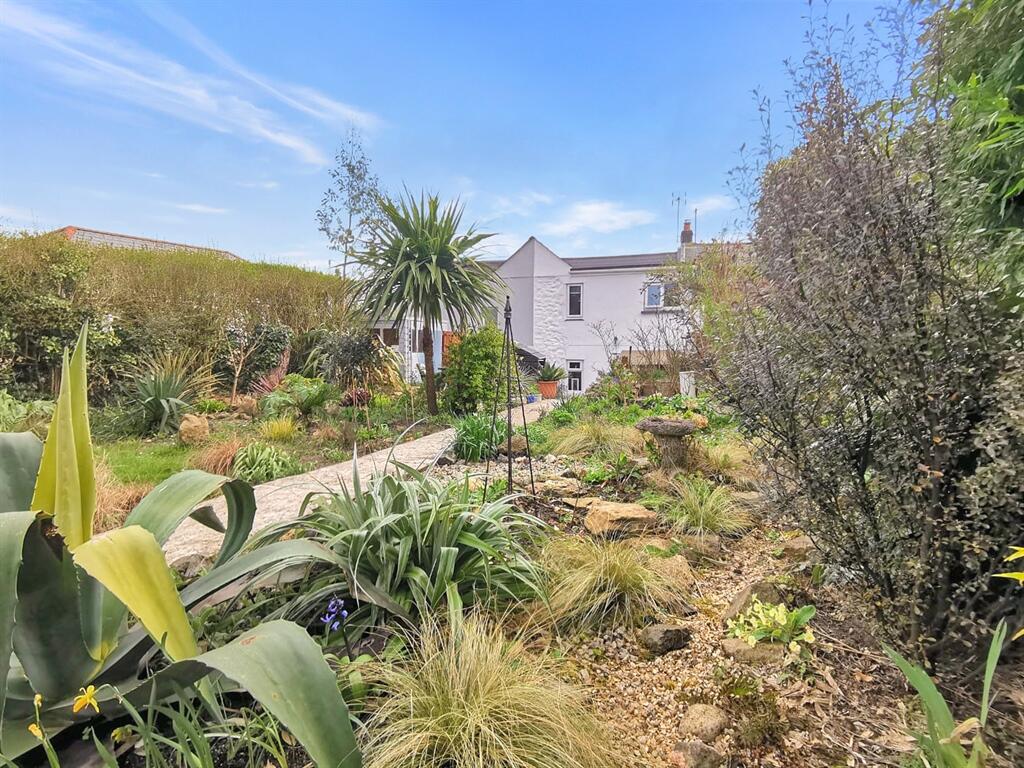 3 bedroom terraced house for sale in Guildford Road, Hayle., TR27