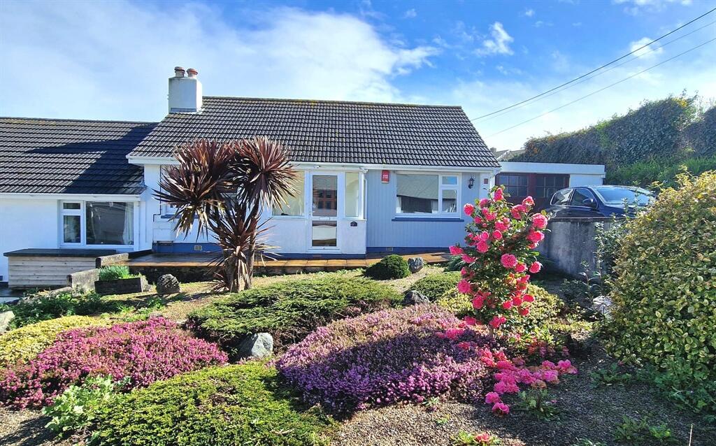 3 bedroom semidetached bungalow for sale in Ventonleague, Hayle,., TR27