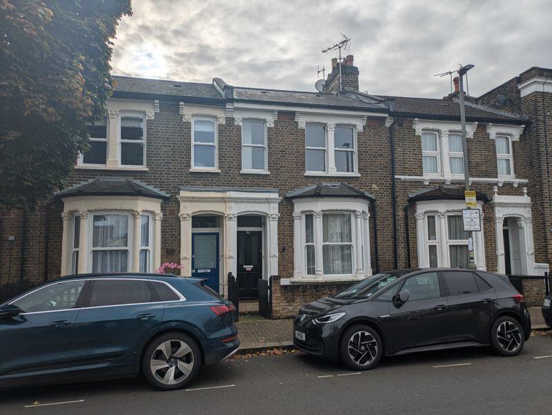 3 bedroom terraced house for rent in Shuttleworth Road, Battersea, SW11