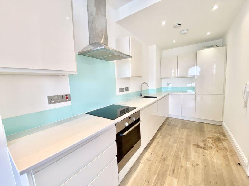 Main image of property: Flat 4, 45 Lavender Hill, SW11 5QW