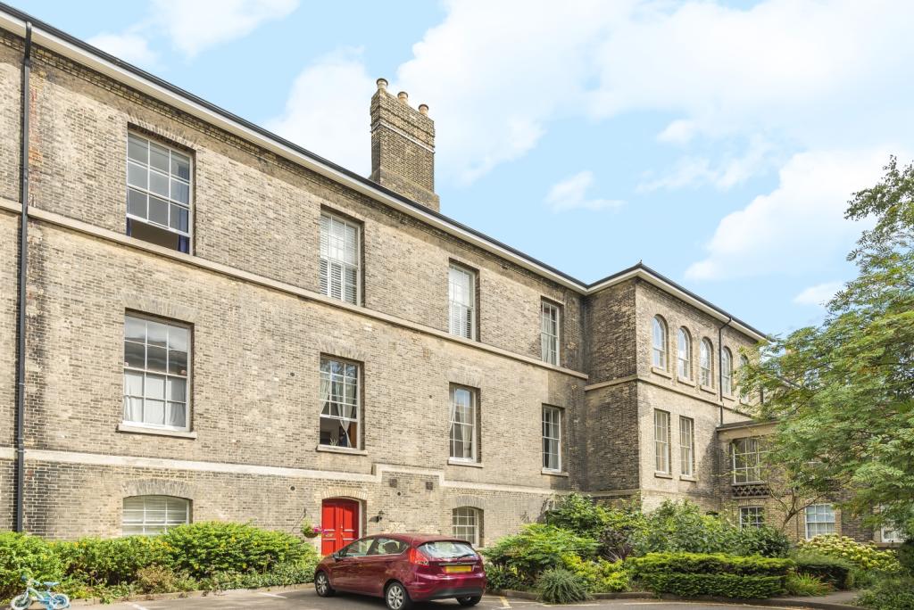 2 bedroom flat for sale in Gilbert Close Royal Herbert Pavilions SE18