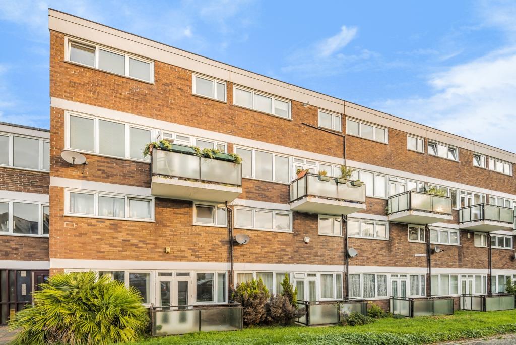 3 bedroom flat for sale in Coleraine Road London SE3