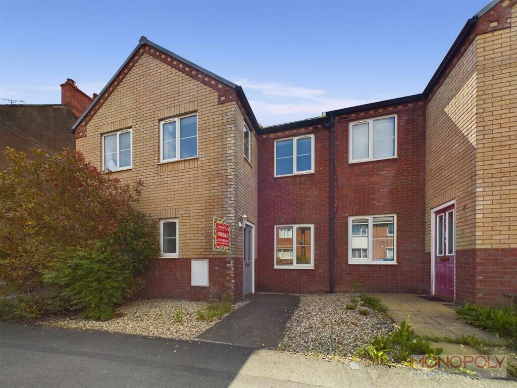 3 bedroom terraced house for sale in High Street, Rhostyllen, Wrexham, LL14