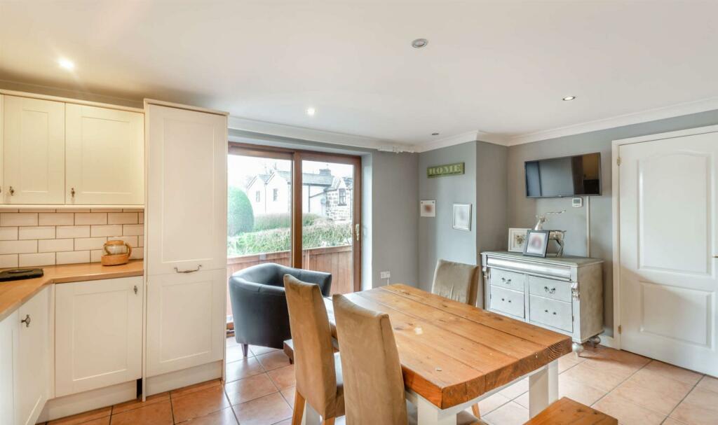 3 bedroom detached house for sale in Middle Road, Coedpoeth, Wrexham, LL11