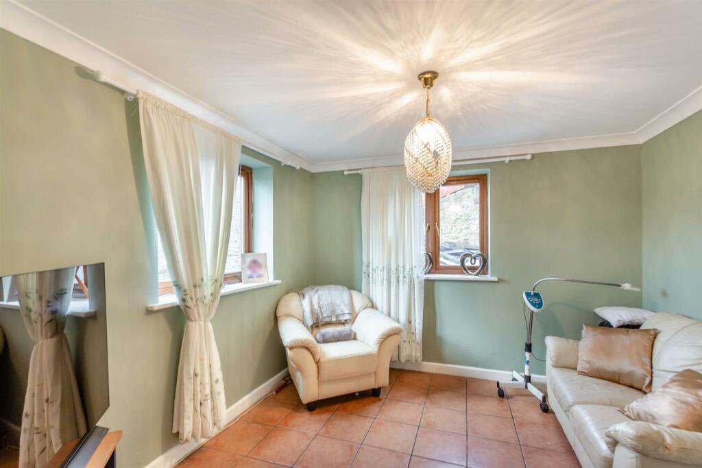 3 bedroom detached house for sale in Middle Road, Coedpoeth, Wrexham, LL11