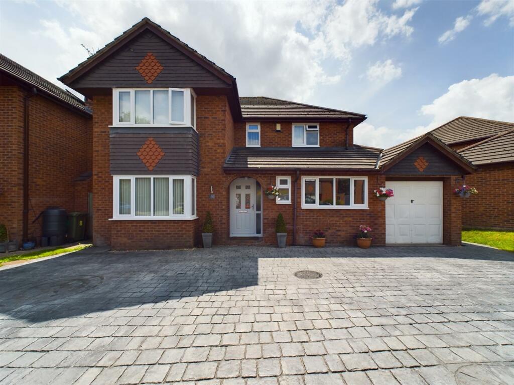 4 bedroom detached house for sale in Hermitage Park, Wrexham, LL13