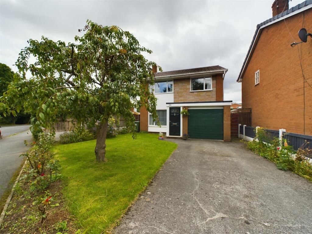 4 bedroom detached house for sale in Ffordd Llywelyn, Wrexham, LL12