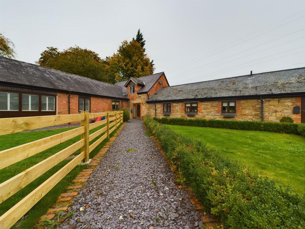 3 bedroom character property for sale in Wrexham Road, Rhostyllen