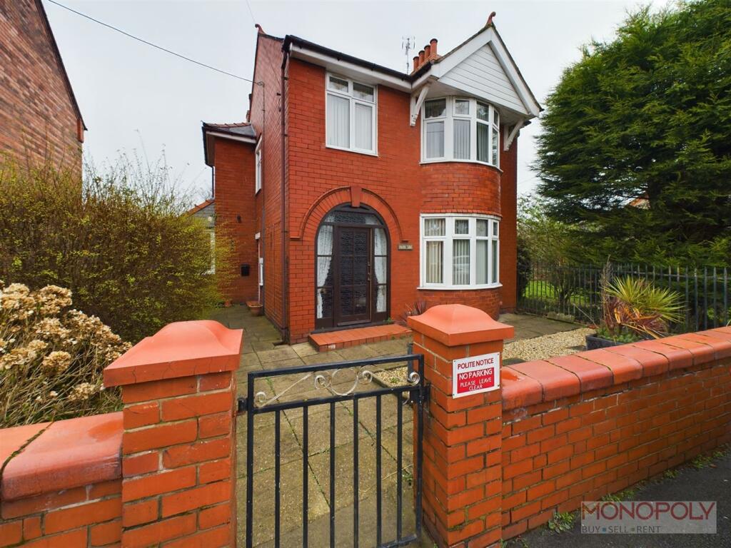 3 bedroom detached house for sale in Clarke Street, Ponciau, Wrexham, LL14
