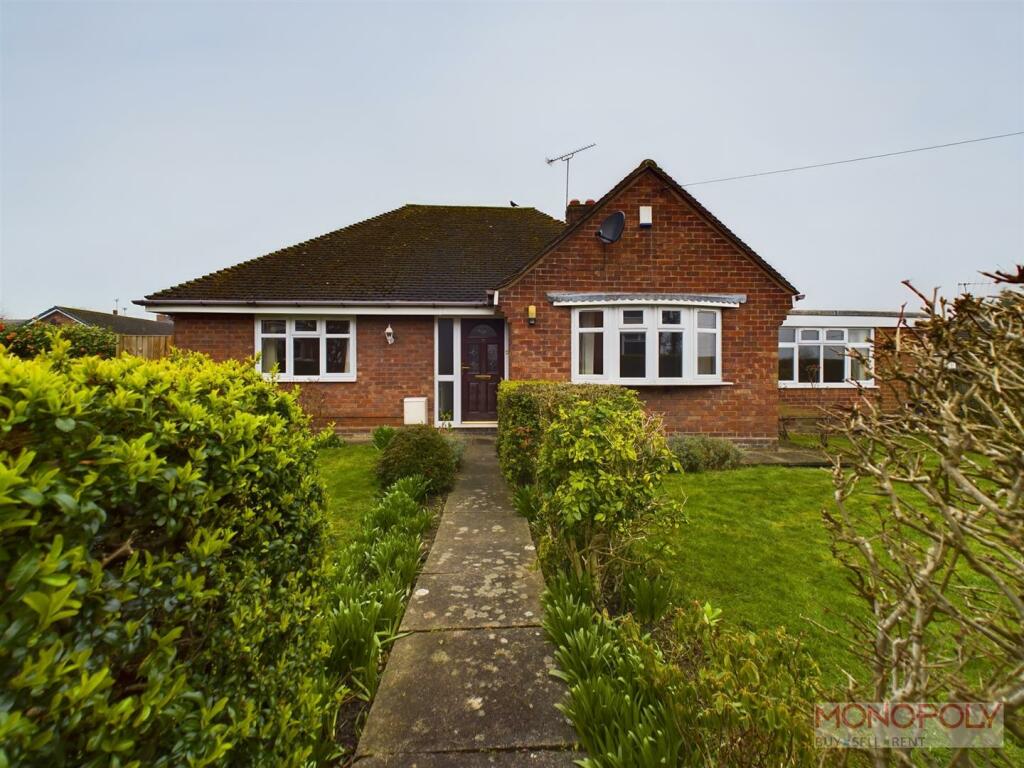 3 bedroom detached bungalow for sale in Mold Road Estate, Gwersyllt