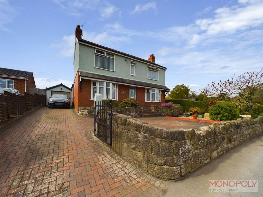 3 bedroom detached house for sale in Summerhill Road, Gwersyllt