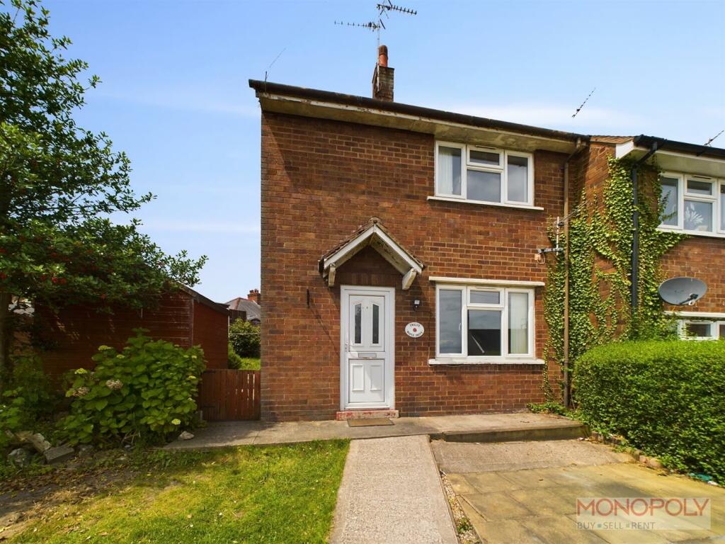 2 bedroom end of terrace house for sale in Maple Drive, Wrexham, LL14