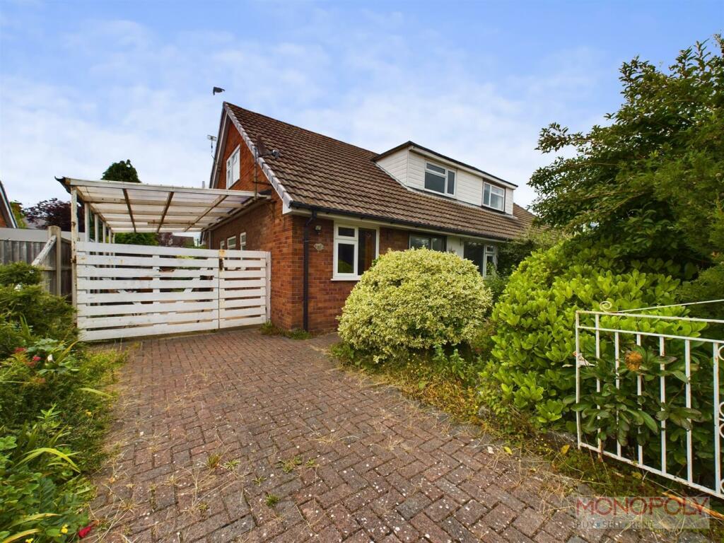 3 bedroom semidetached house for sale in Nayland Avenue, Gresford