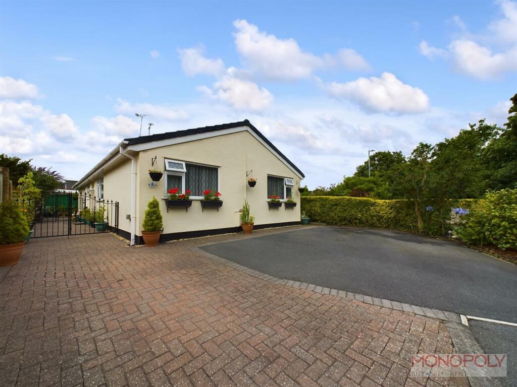 3 bedroom detached bungalow for sale in Daytona Drive, Northop Hall ...