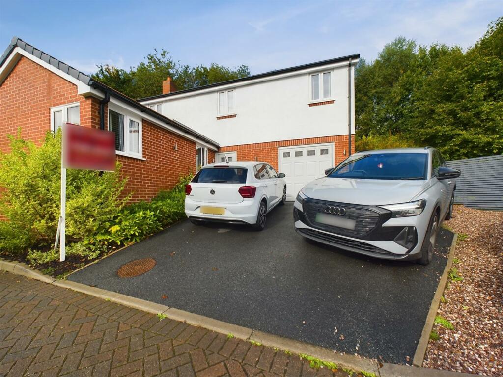 3 bedroom detached house for sale in Temperance Road, Southsea, Wrexham