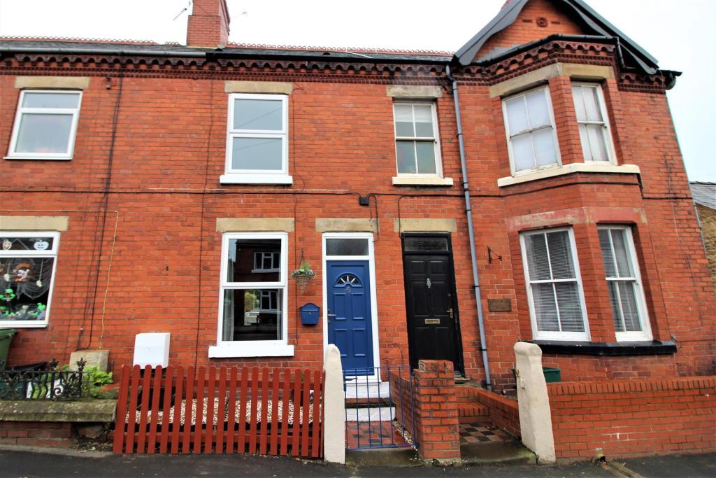 2 bedroom terraced house for sale in Llangollen Road, Acrefair, Wrexham