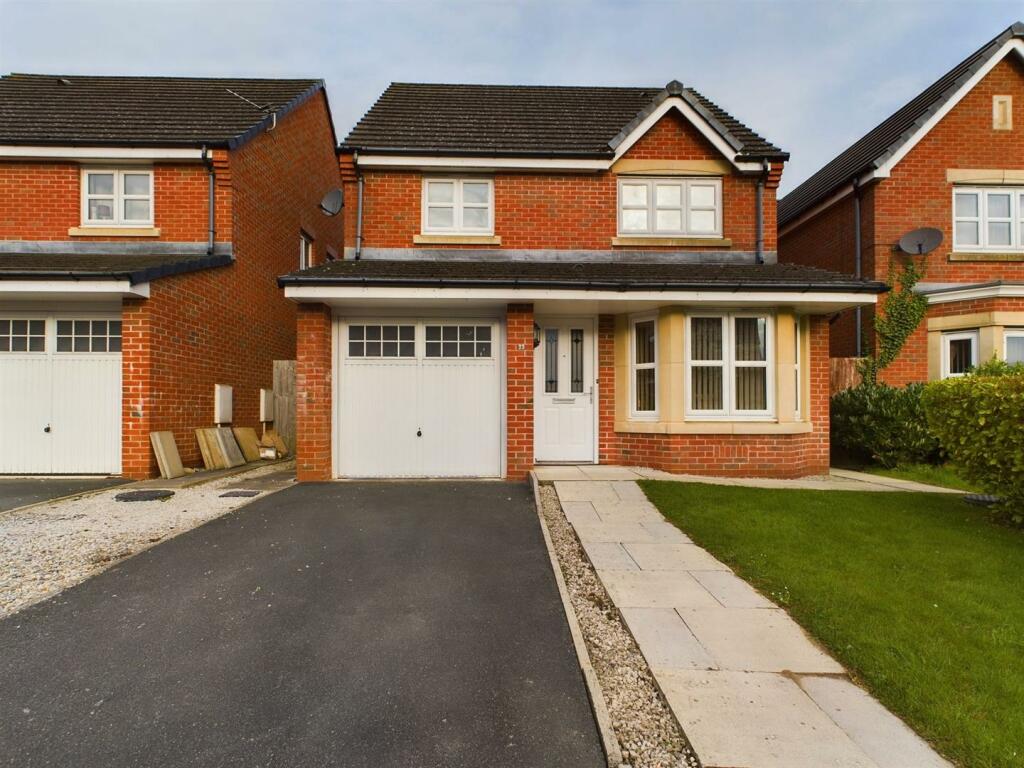 4 bedroom detached house for sale in Goldcrest Close, Heysham