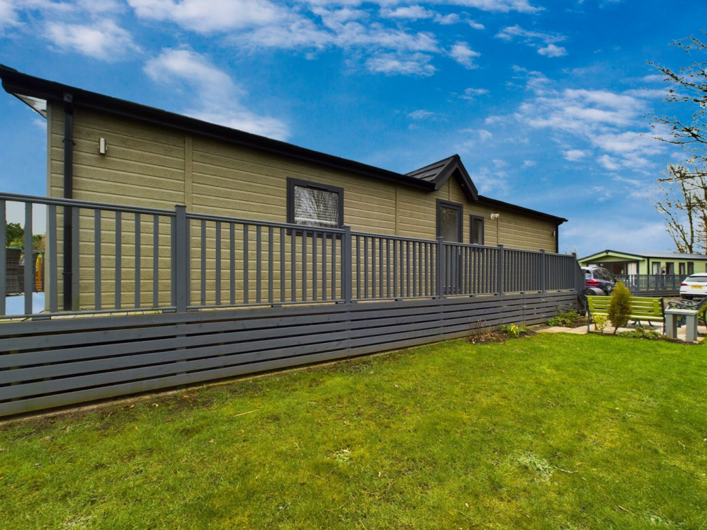 2 bedroom lodge for sale in Wine Down Retreat ,Docker Holiday Park