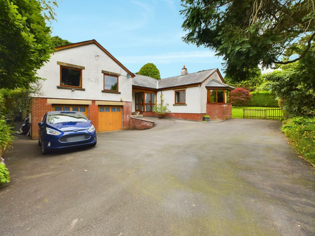 4 bedroom detached bungalow for sale in Haverbreaks Road, Lancaster, LA1
