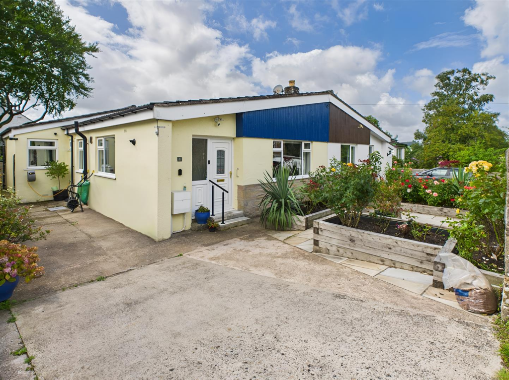 Main image of property: Moorside Road, Brookhouse, Lancaster