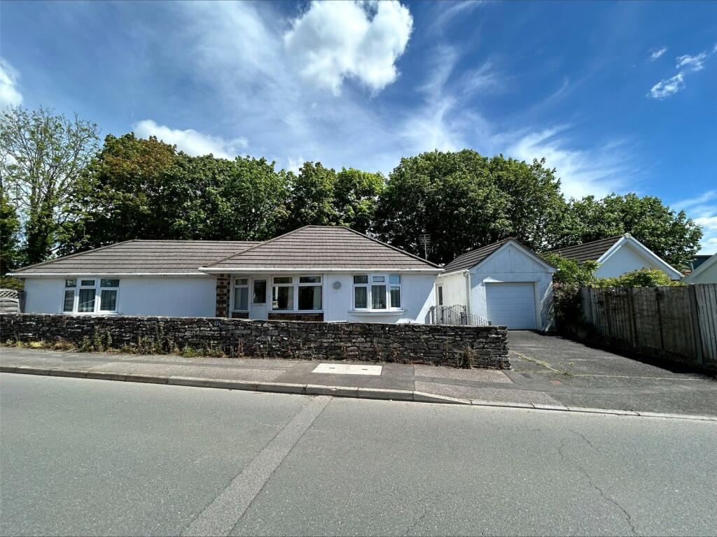 2 bedroom bungalow for sale in Wadebridge, Cornwall, PL27