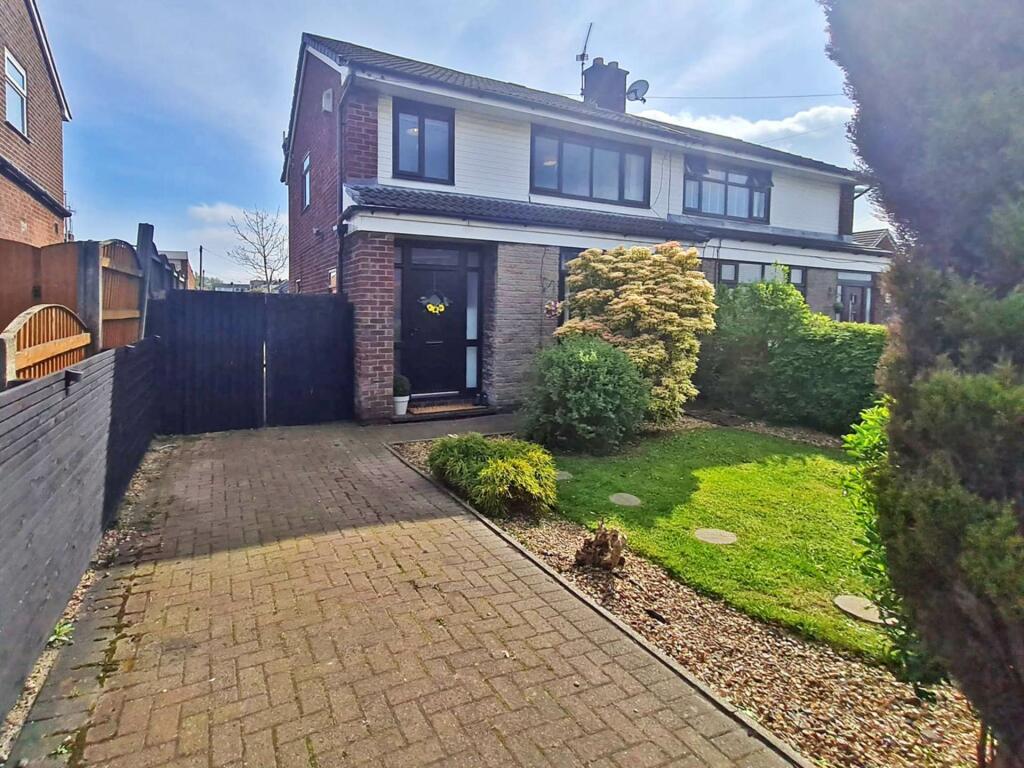 3 bedroom semidetached house for sale in Hawkshead Drive, Oldham, OL2