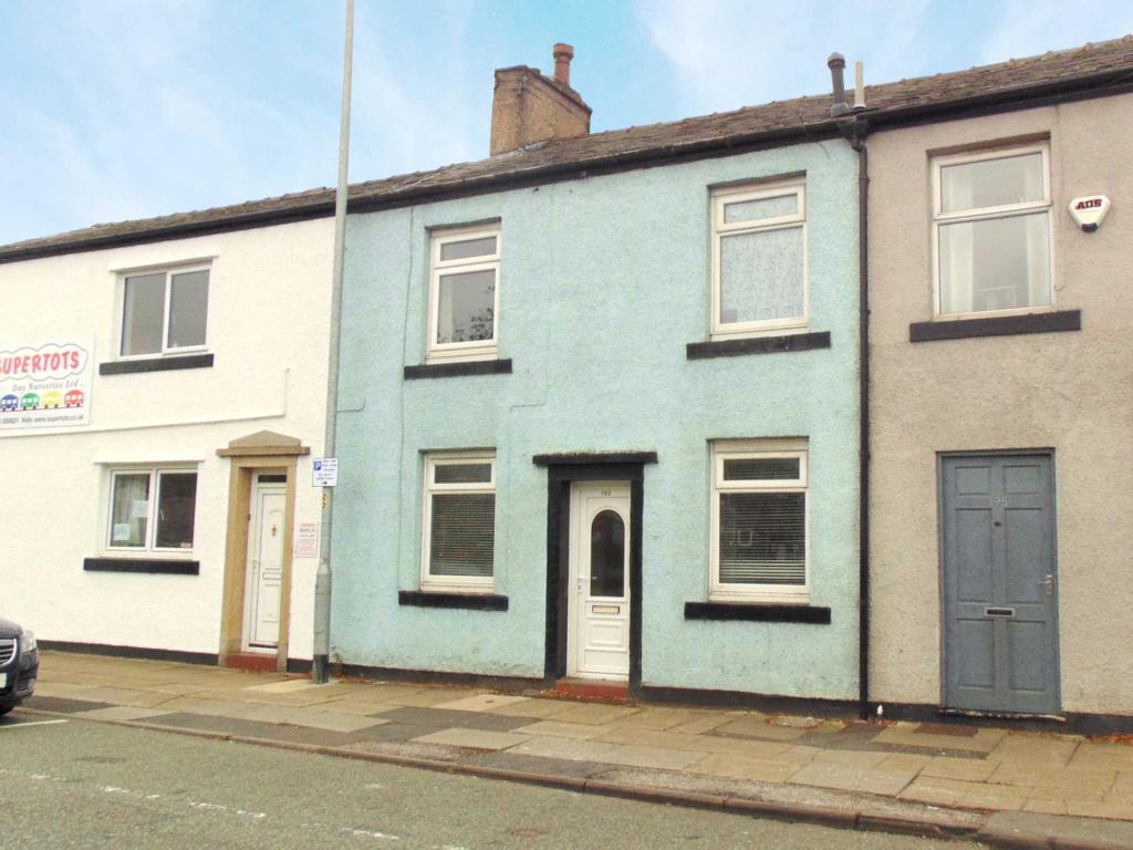 1 bedroom terraced house for rent in Edenfield Road, OL11