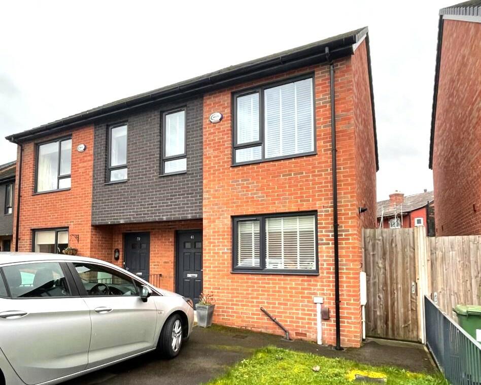2 bedroom semidetached house for sale in Carriage Road, Bredbury