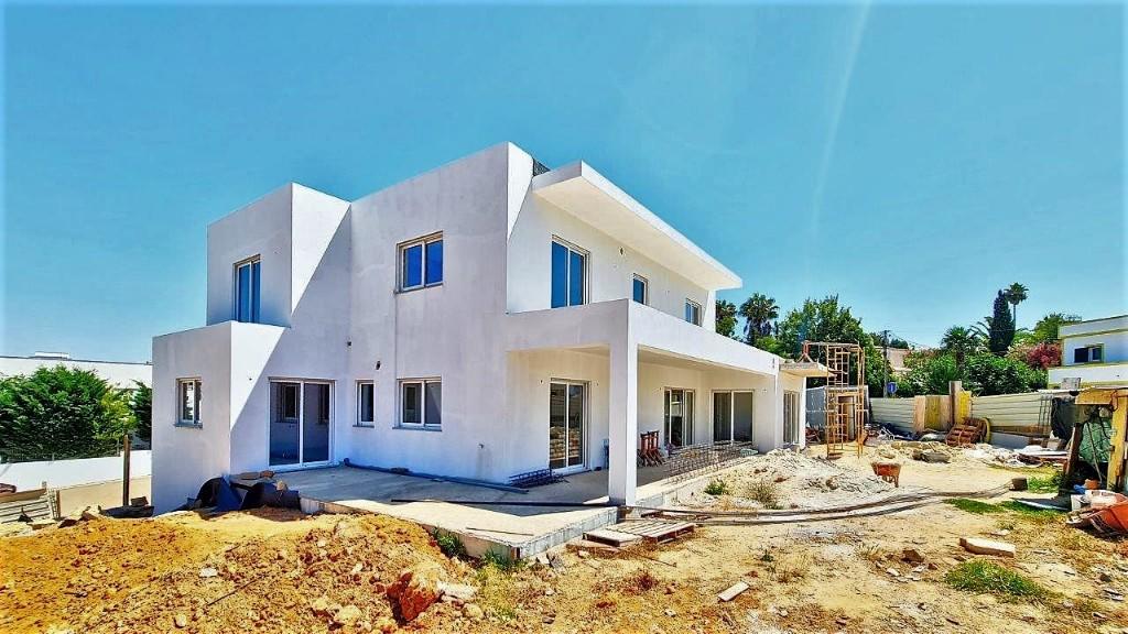 5 bedroom detached house for sale in Alvor, Algarve, Portugal