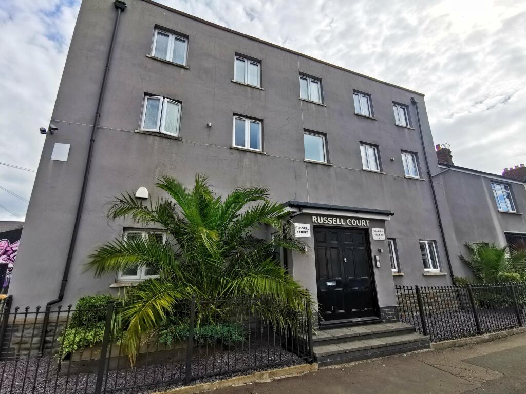 2 bedroom flat for sale in Russell Court, Russell Street, Cardiff, CF24